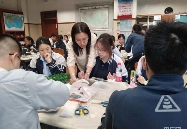 乐发 扎根课堂点亮未来：克拉玛依老师如何用爱改变孩子？