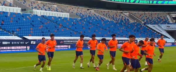长富配资 鲁媒：泰山队22名球员参加赛前训练，李源一因伤缺席