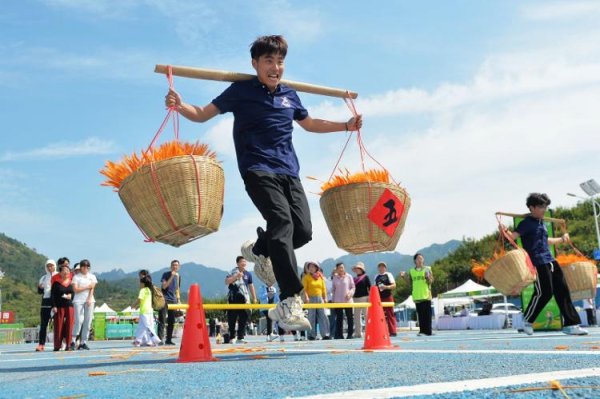 河南配资网 山东青岛：全民健身迎中秋 乡村振兴贺国庆
